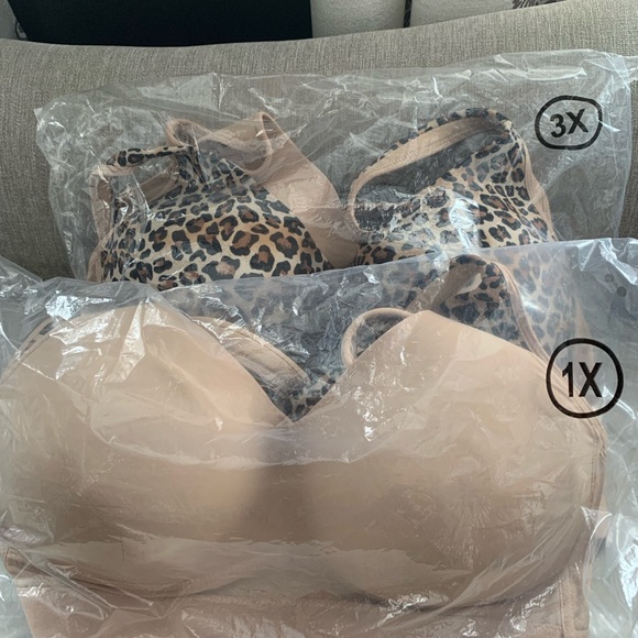 New Rhonda Shear cross back bra with molded cups - Picture 5 of 9